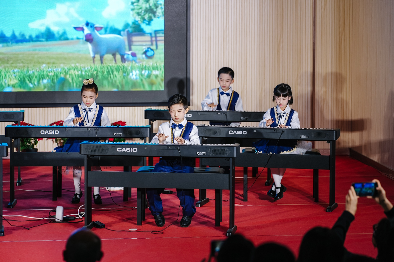 1768881630117420.jpg 图9 电钢琴演奏《老麦克唐纳》《玛丽有只小羔羊》.jpg