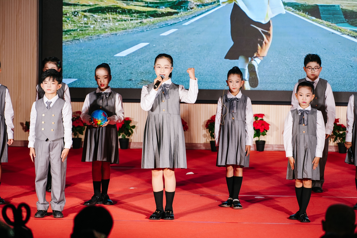 1768881662465848.jpg 图13 朗诵《未来的我们》.jpg