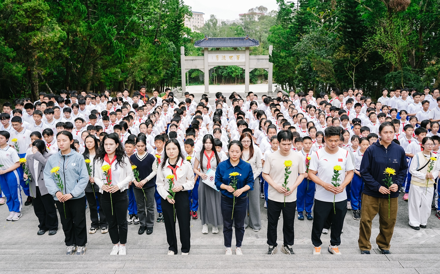 1774487284935839.jpg 全体师生沉痛缅怀革命烈士_副本.jpg