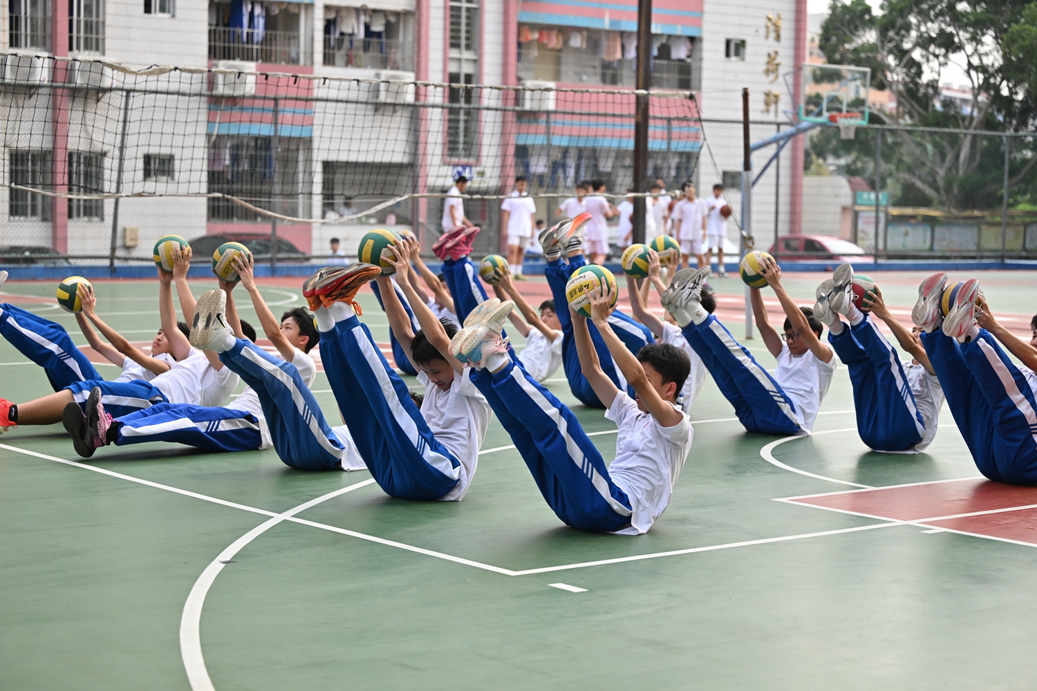 图片10 初中部排球训练剪影.JPG