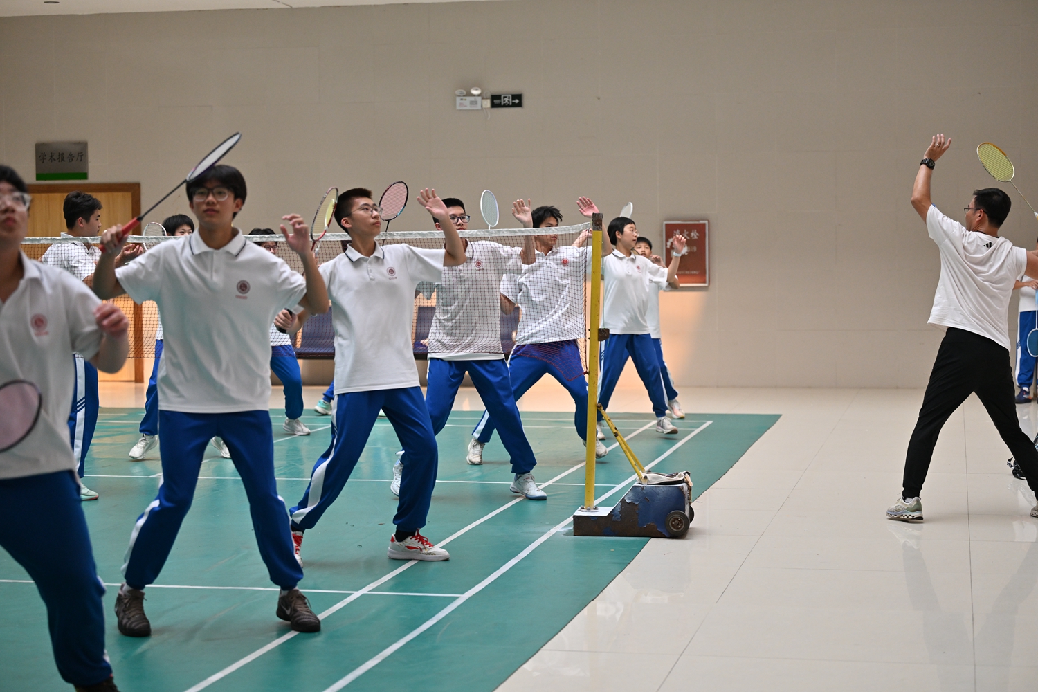 图片13初中部羽毛球训练剪影.JPG