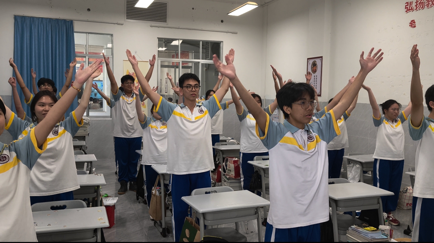 1779087421819788.jpg 图二:课间操比赛.jpg