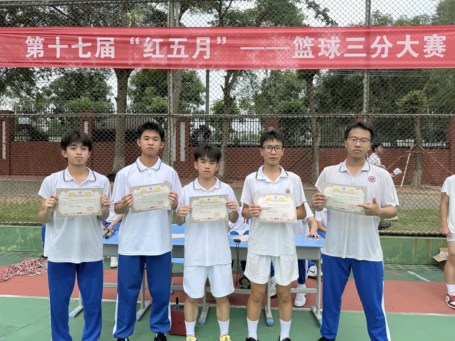 1779253680334016.jpg 图14获奖同学合影留念.jpg