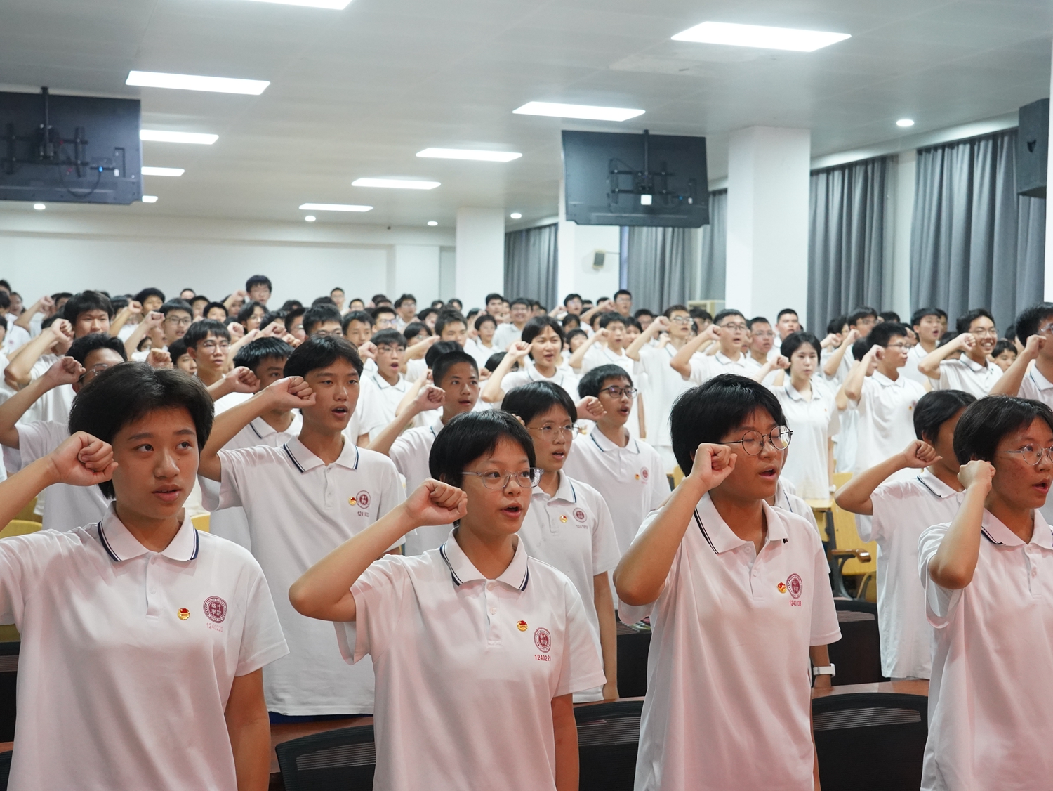 1780022519763506.jpg 图5:庄严宣誓1.jpg