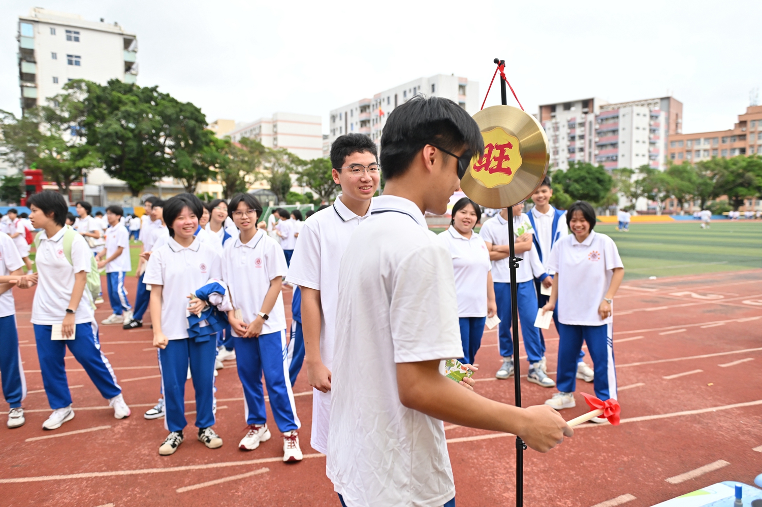1780299027945963.jpg 敲锣纳福,中考必胜.jpg