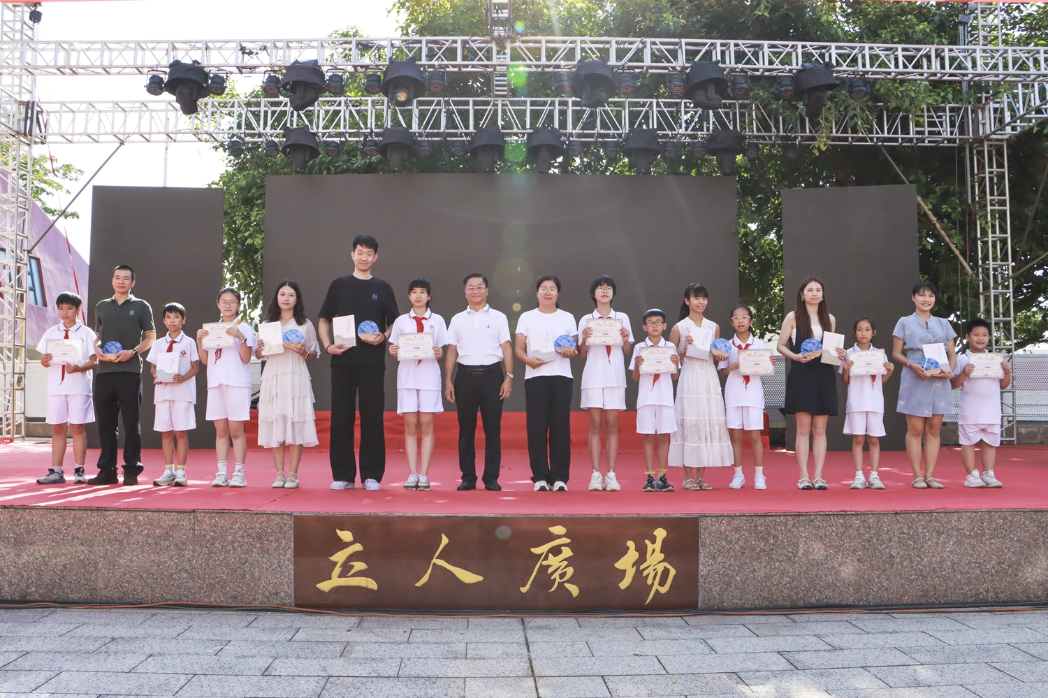 图13：书香家庭.jpg