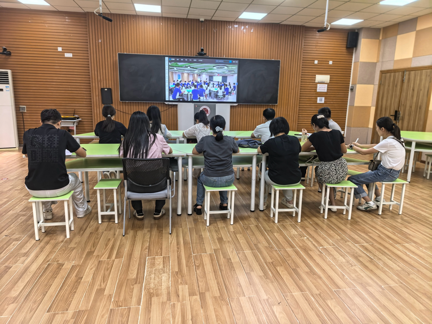 图2：集体线上研学，蓄力课堂提质.jpg