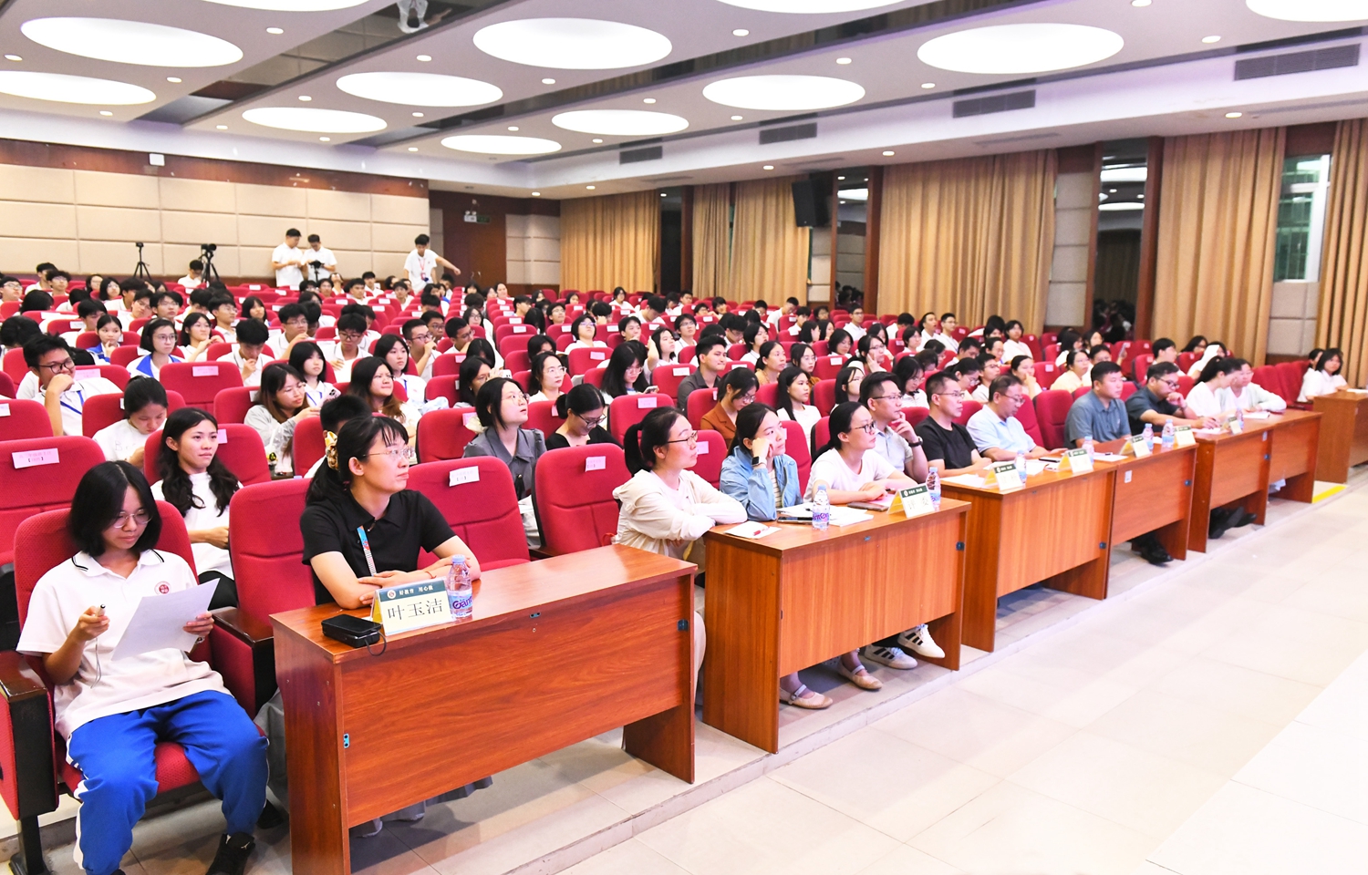 图2：出席活动的领导及评委老师.jpg