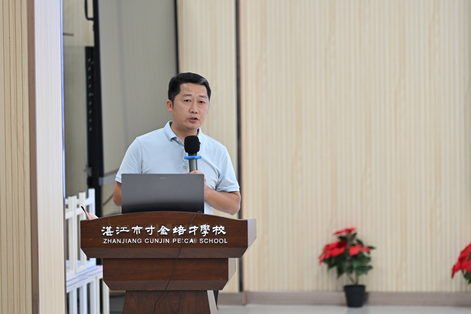 1783918531422729.jpg 1 谭晓明主任主持会议.JPG
