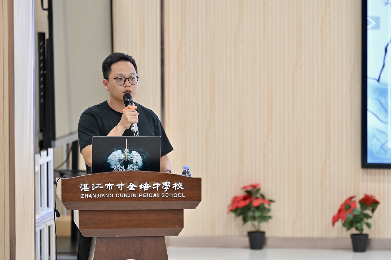 04 李镜老师作专题分享.jpg