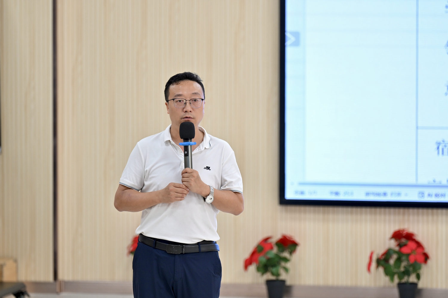 06 袁钦海副主任作专题分享.jpg