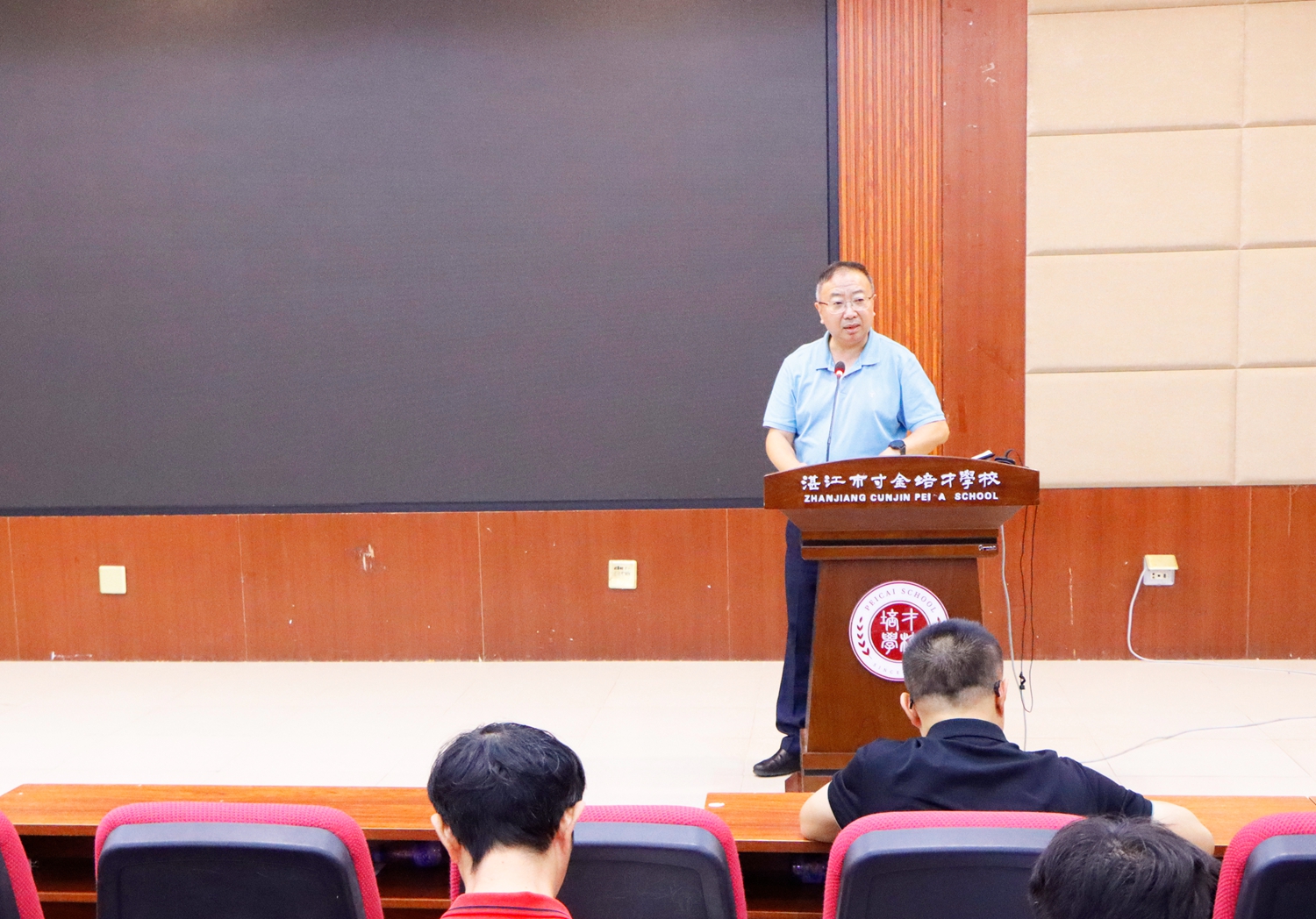 8.包明副校长指导落实工作规划.JPG