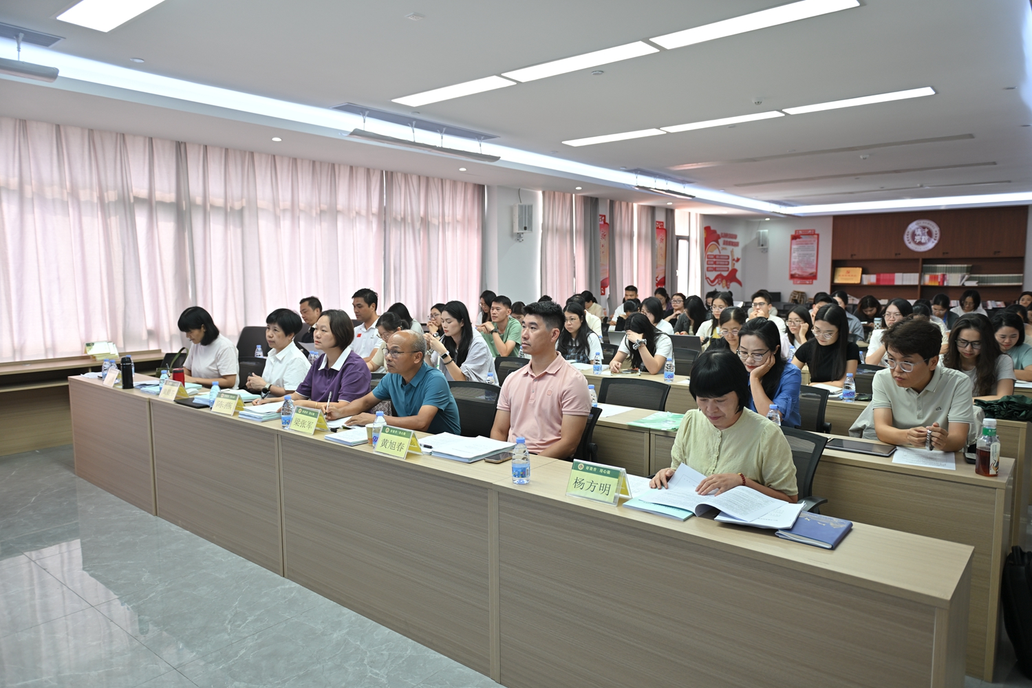 02 我校领导与与会专家.JPG